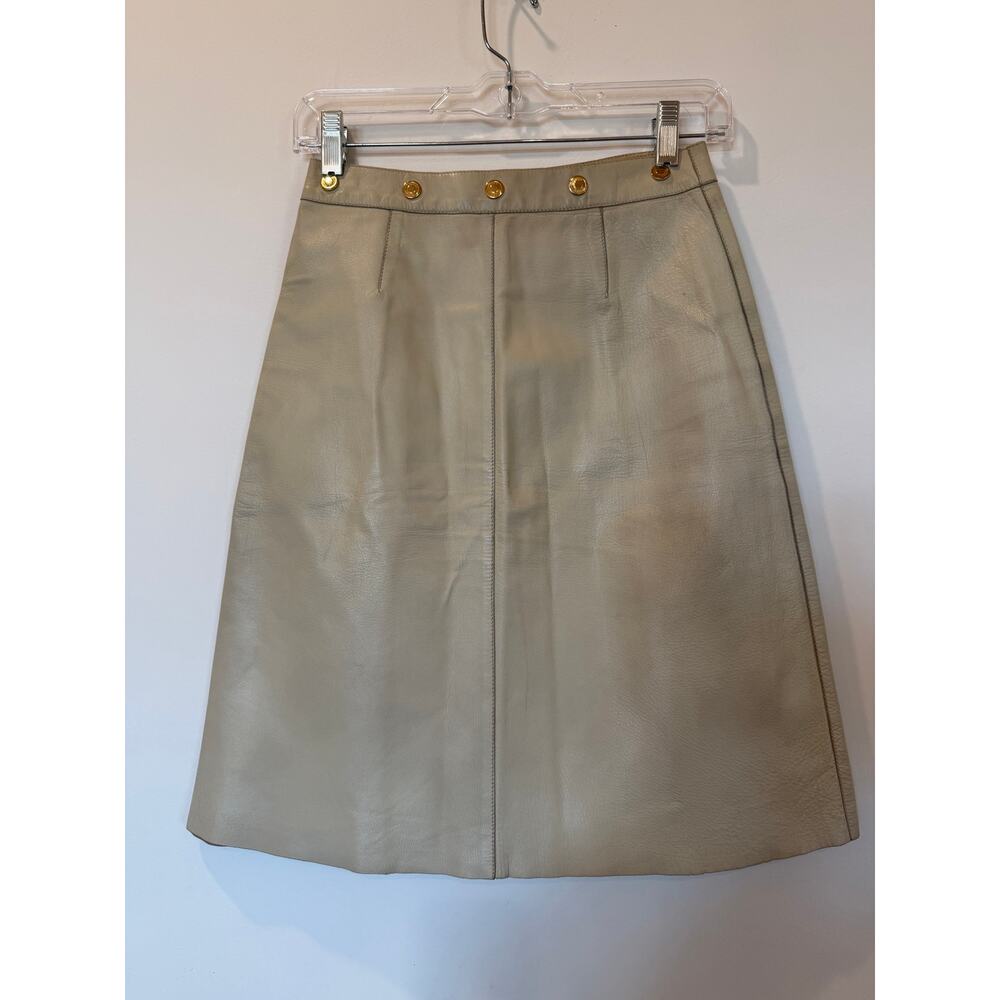 Vtg Gucci Leather Mini A Line Skirt Sz 2 4 Tan Beige Designer Gold Snap Front - Picture 2 of 11